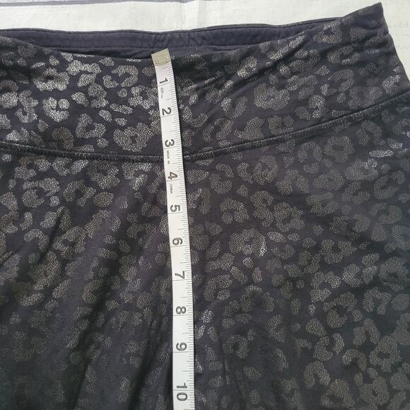 Chico's Zenergy Size 8/10 Pull-On Ankle Leggings Metallic Shine Animal Print - Picture 3 of 7